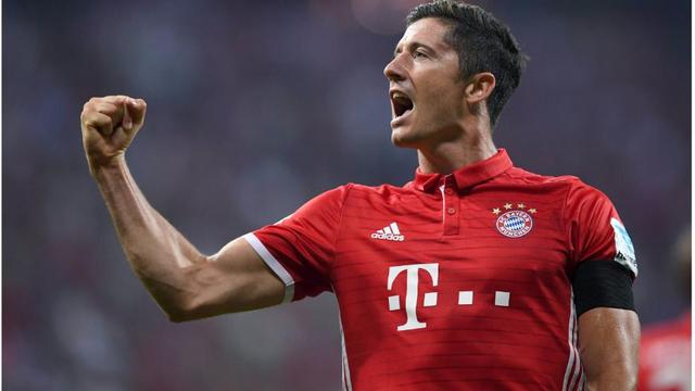 El primer delantero alemán Robert Lewandowski